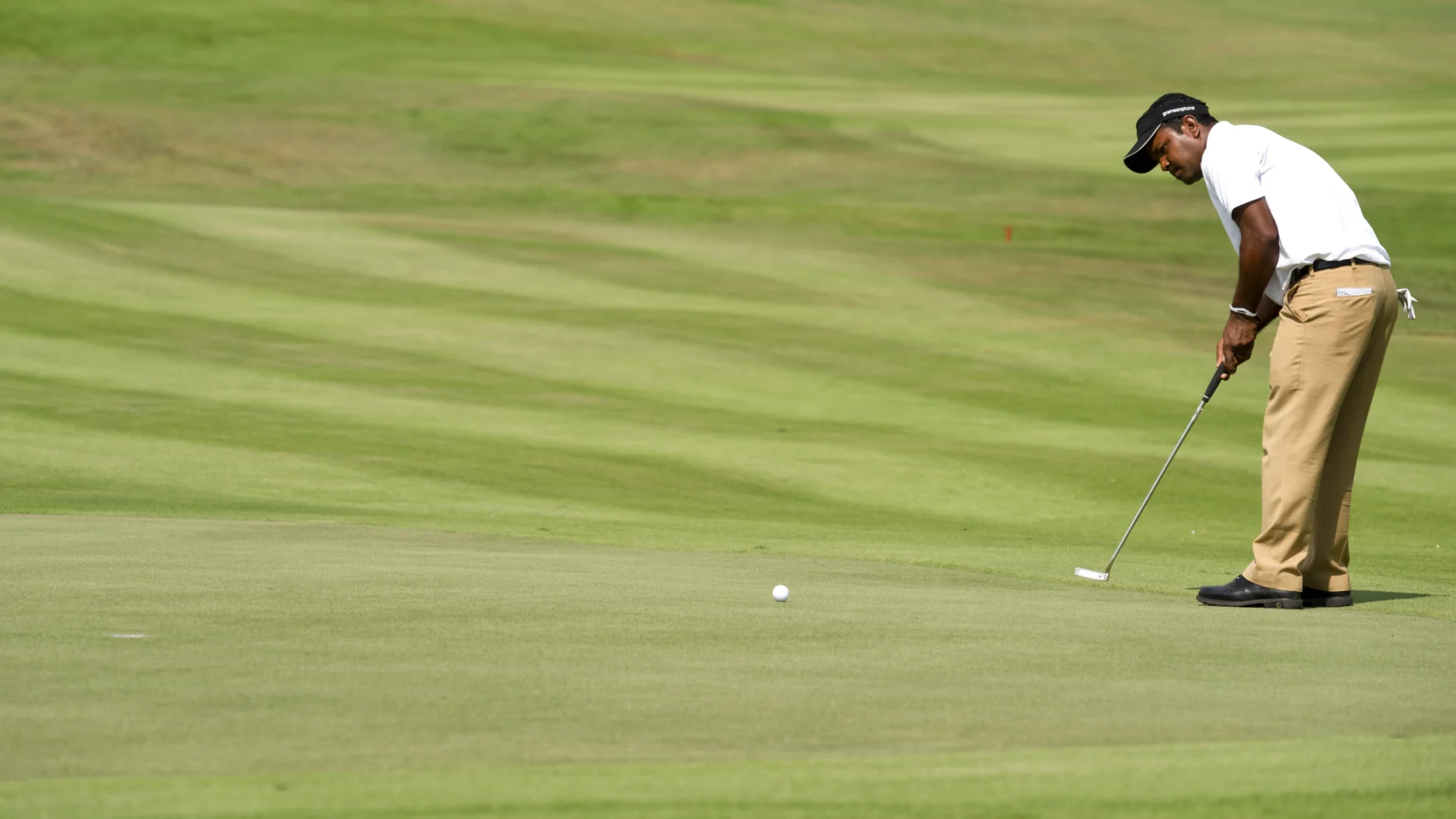 A man golfing after recovering from shoulder replacement