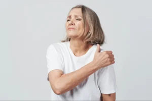 Someone in pain from a frozen shoulder.